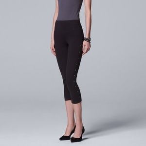 NAILHEAD EMBELLISHED CAPRI LEGGINGS